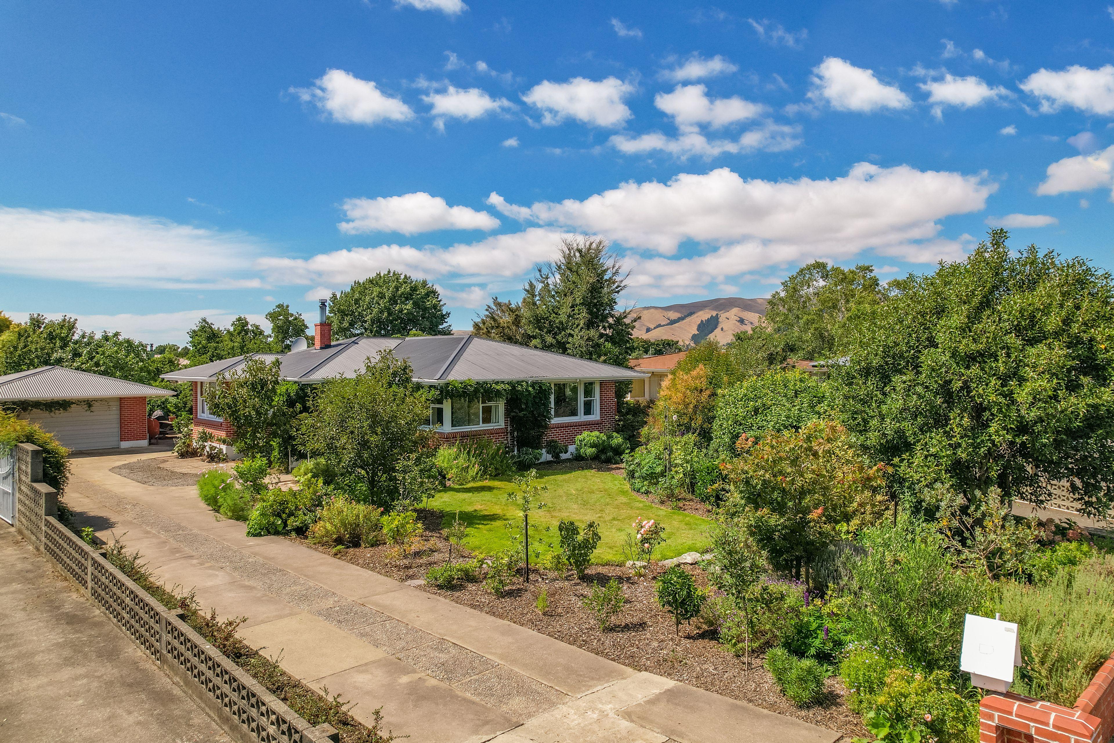 15 Houghton Crescent, Redwoodtown, Blenheim, Marlborough | Tall Poppy 