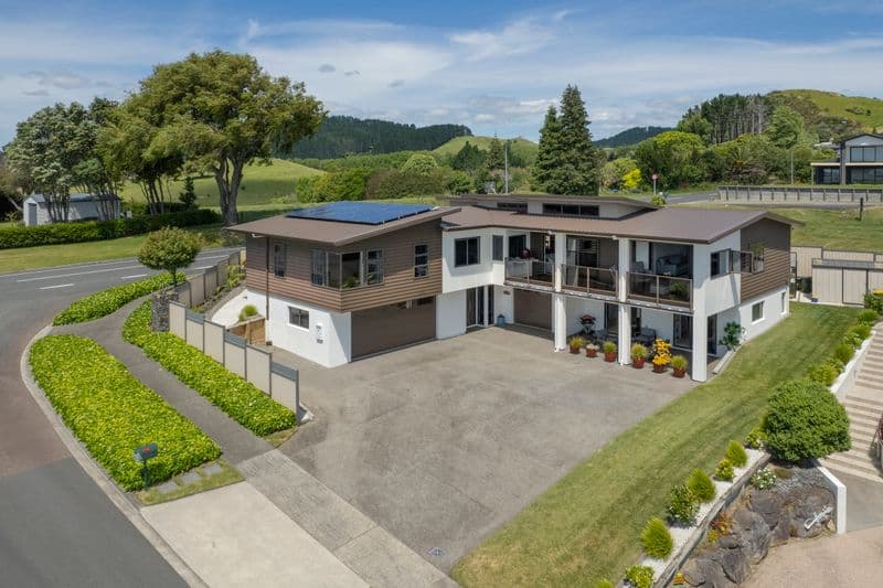 1 Holcombrooke Lane, Welcome Bay, Tauranga