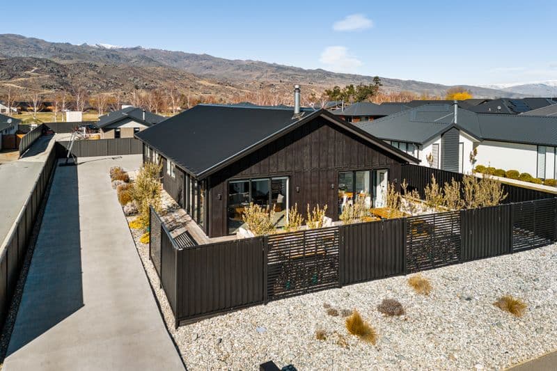 38 Stratford Drive, Mount Pisa, Central Otago