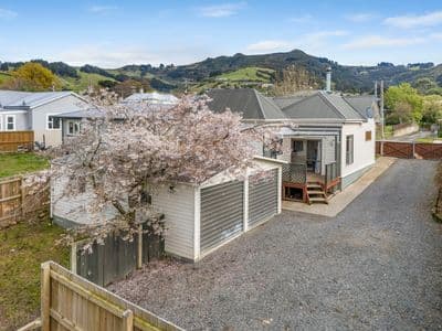 10 Constant Street, Sawyers Bay, Dunedin City, Otago | Tall Poppy 