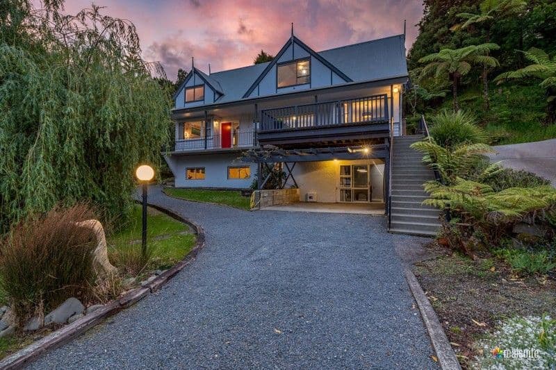 24 Jocelyn Crescent, Pinehaven, Upper Hutt City