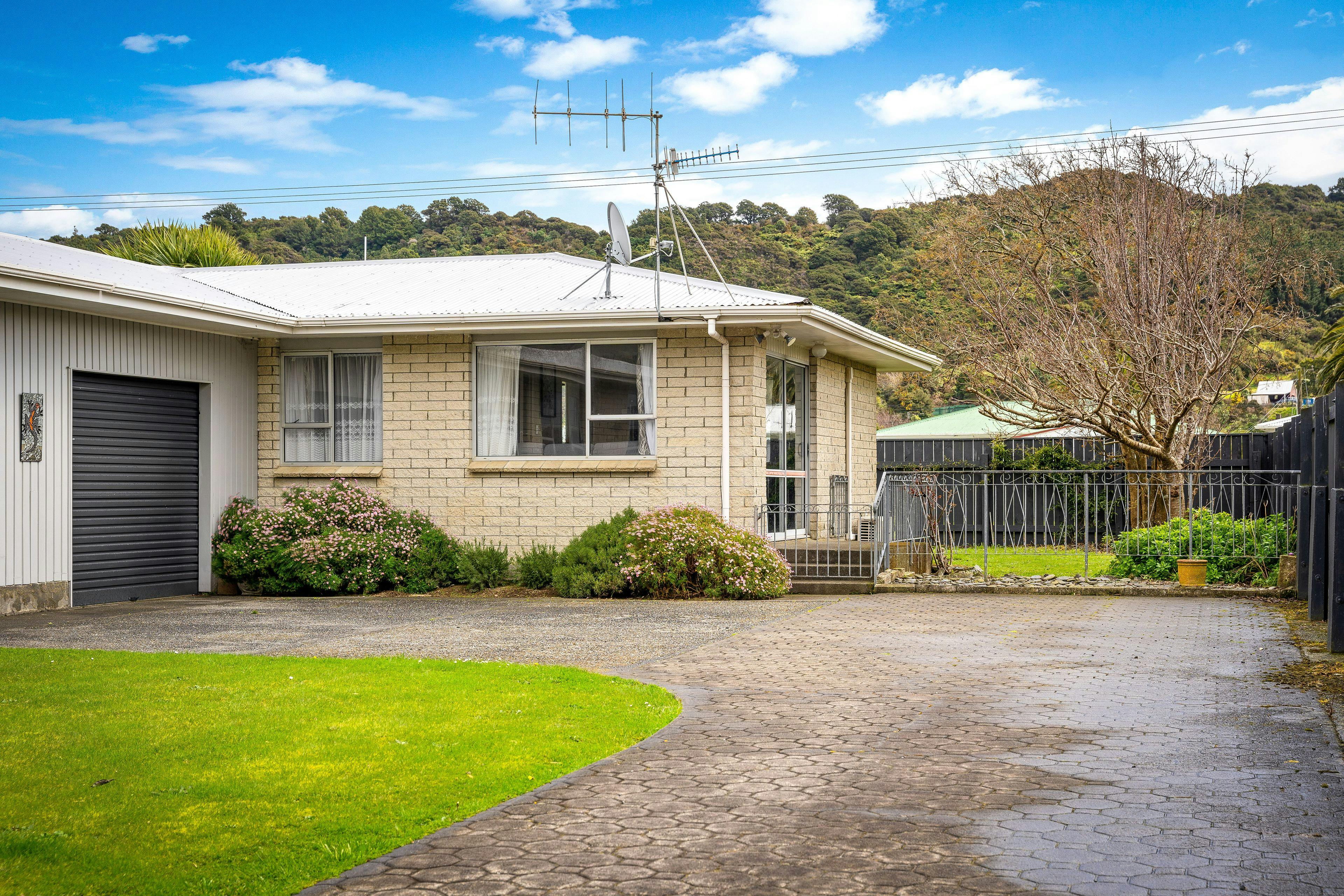 2/17 Wimbledon Grove, Wainuiomata , Lower Hutt City, Wellington | Tall Poppy 