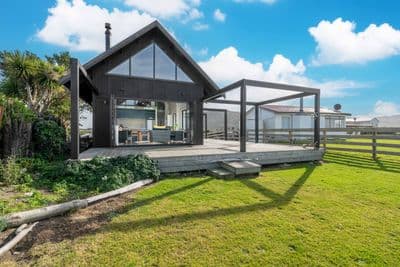 497 Waikawa-curio Bay Road, Curio Bay, Southland, Southland | Tall Poppy 