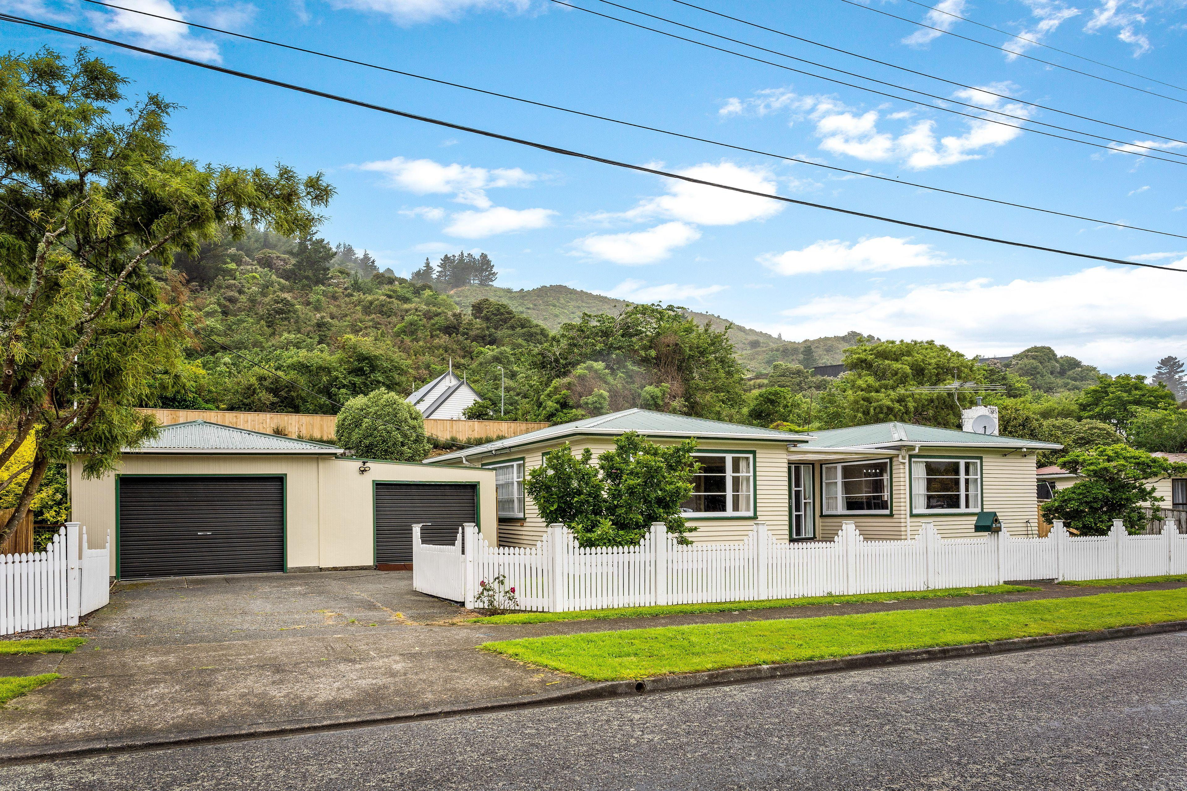 33 Peel Place, Wainuiomata, Lower Hutt City, Wellington | Tall Poppy 