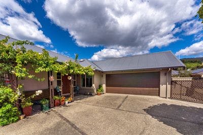 8 Ridings, Richmond , Tasman, Nelson | Tall Poppy 