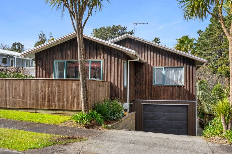 39 Carlton Terrace, Westown, New Plymouth