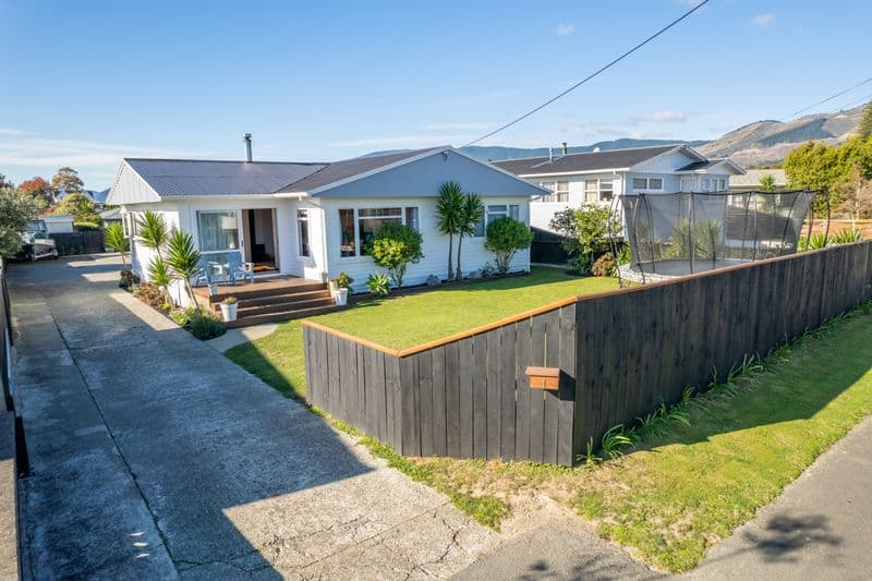 1 Haycock Place, Richmond , Tasman, Nelson | Tall Poppy 