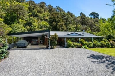 33 Phillips Road, Ngakuta Bay, Marlborough Sounds, Marlborough | Tall Poppy 