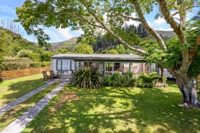 19 Phillips Road, Ngakuta Bay, Marlborough Sounds, Marlborough | Tall Poppy 