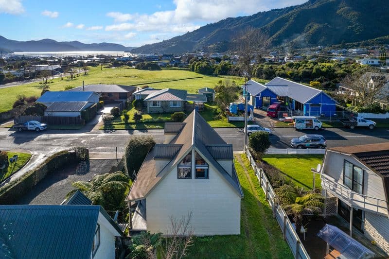 4A Beach Road, Waikawa, Marlborough