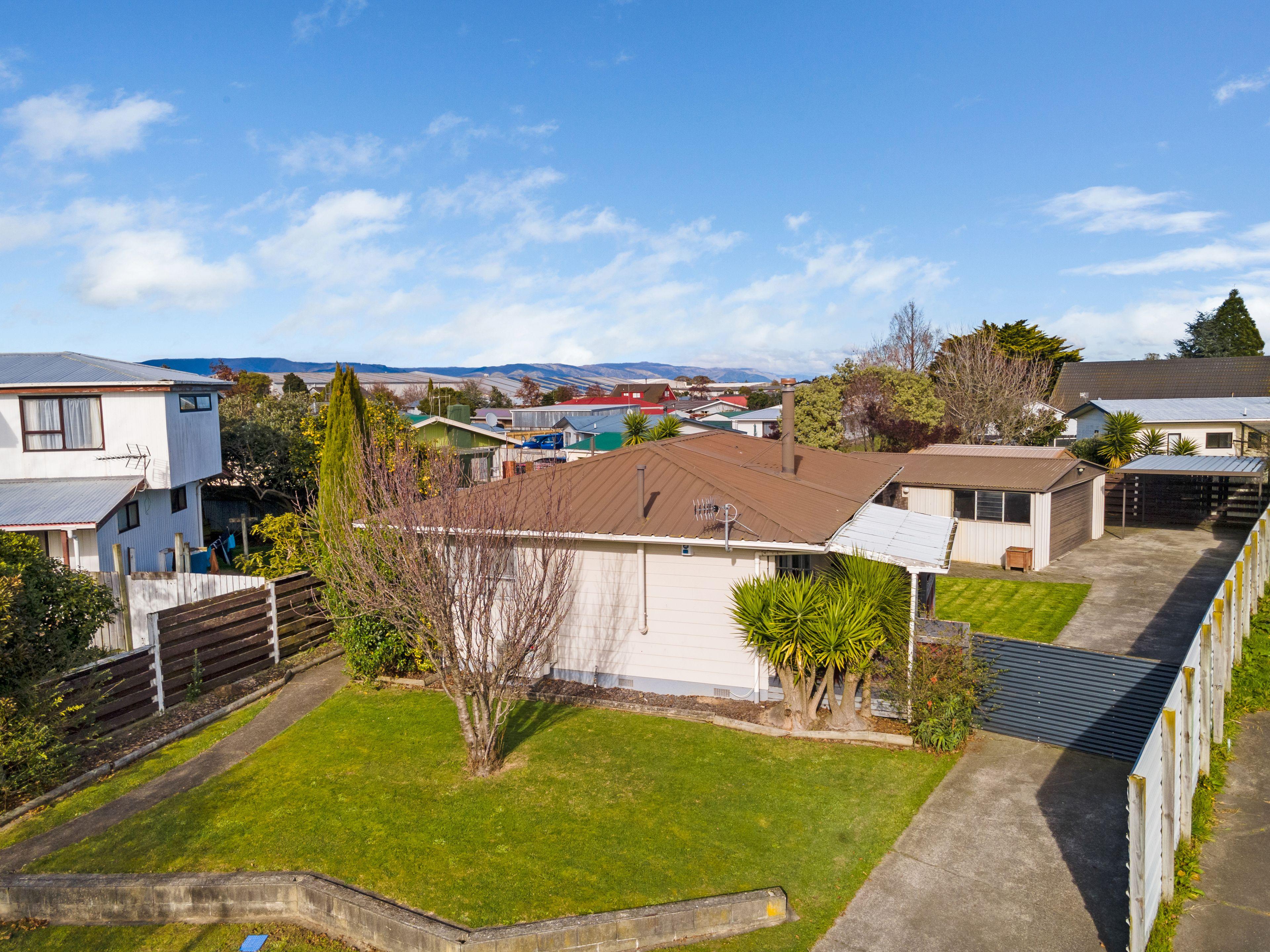 24 Hillcrest Drive, Kelvin Grove, Palmerston North City, Manawatu | Tall Poppy 