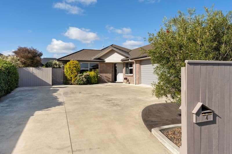 4 Medallion Court, Kelvin Grove, Palmerston North City, Manawatu | Tall Poppy 