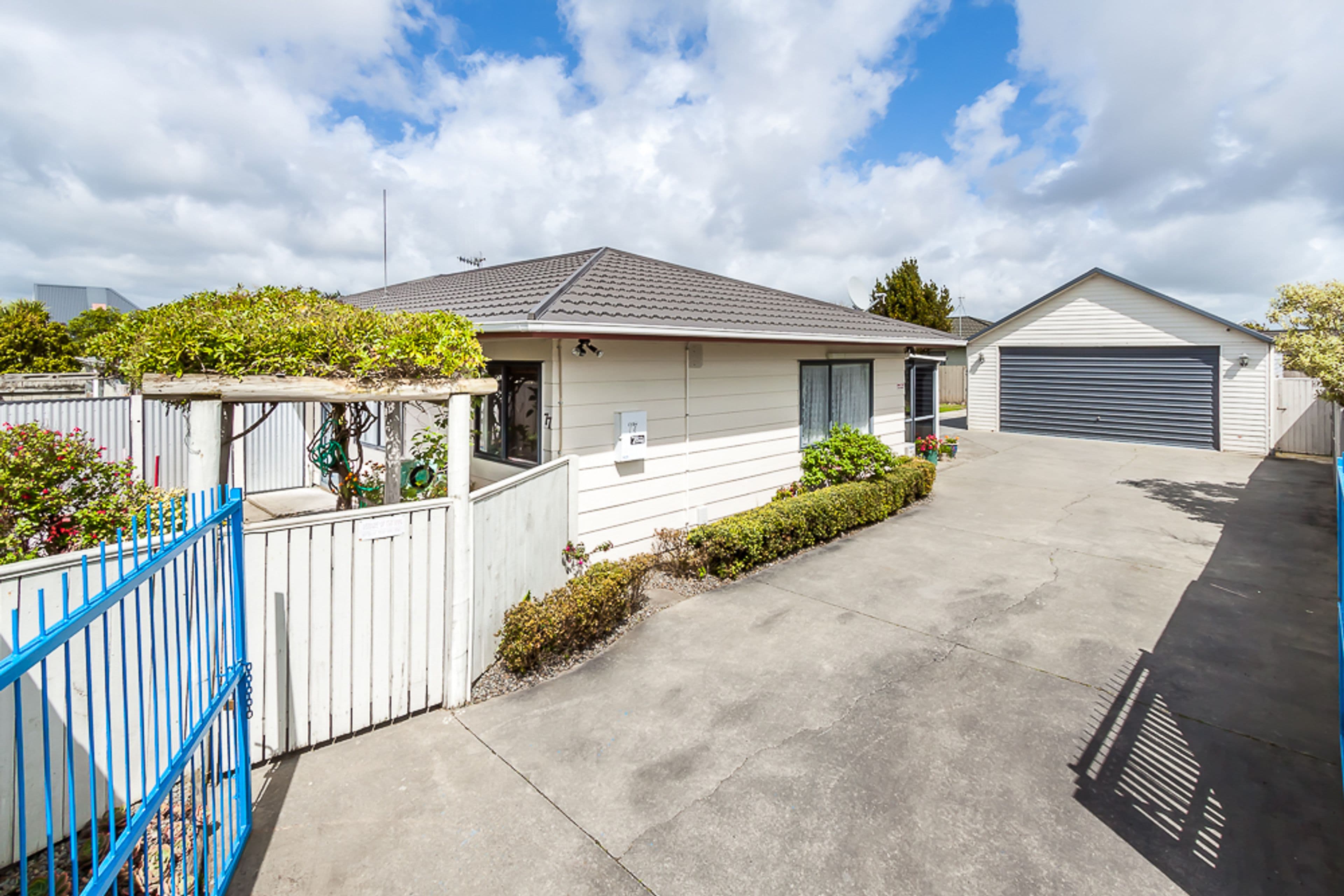 77 Roberts Line, Kelvin Grove, Palmerston North City, Manawatu | Tall Poppy 