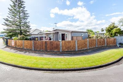 1 Weber Place, Roslyn, Palmerston North City, Manawatu | Tall Poppy 