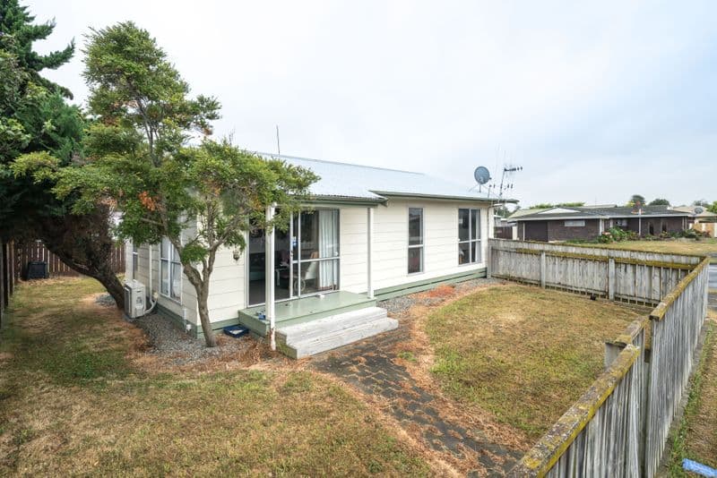 2 Suzanne Grove, Kelvin Grove, Palmerston North City