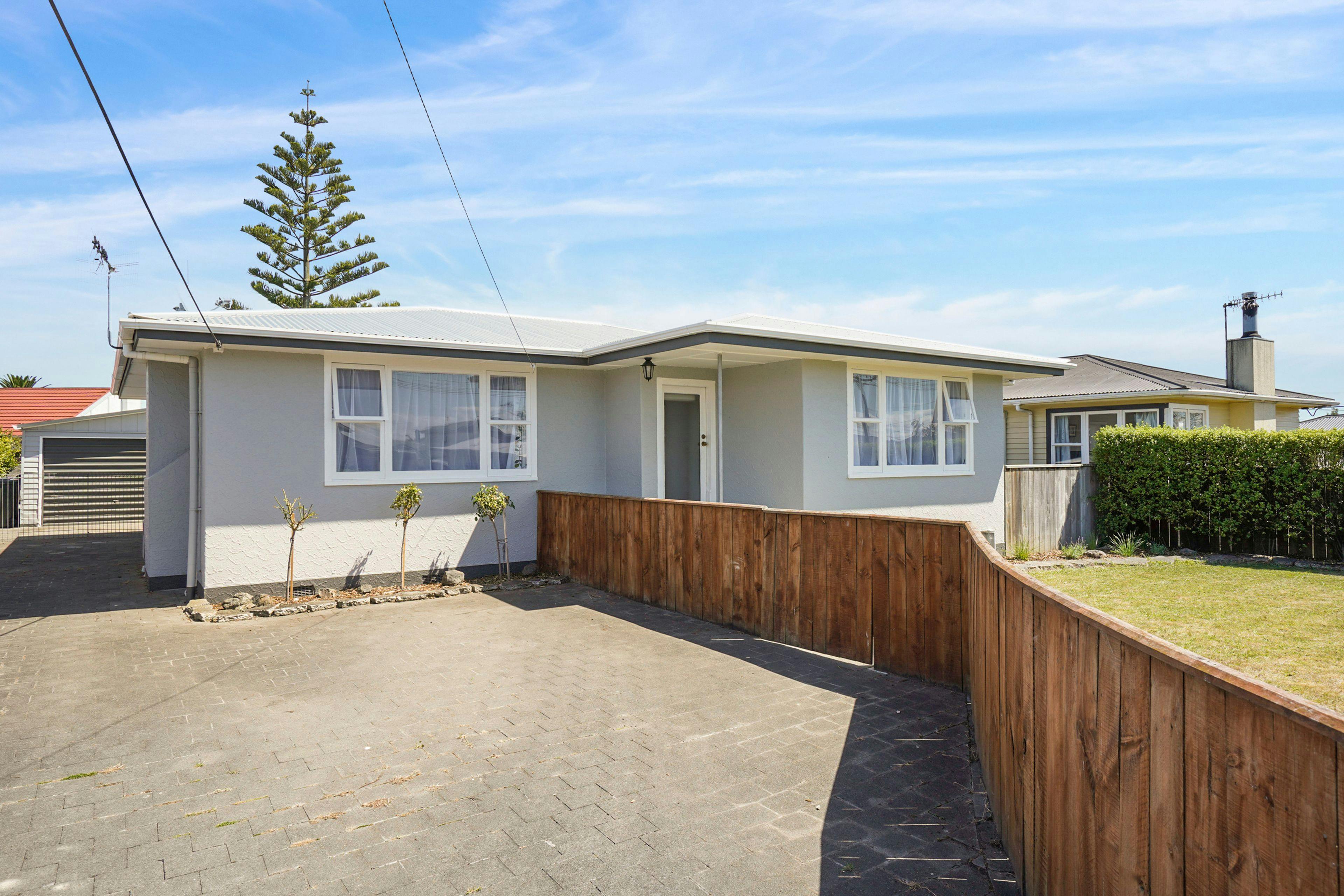 6 Tararua Terrace, Cloverlea, Palmerston North City, Manawatu | Tall Poppy 