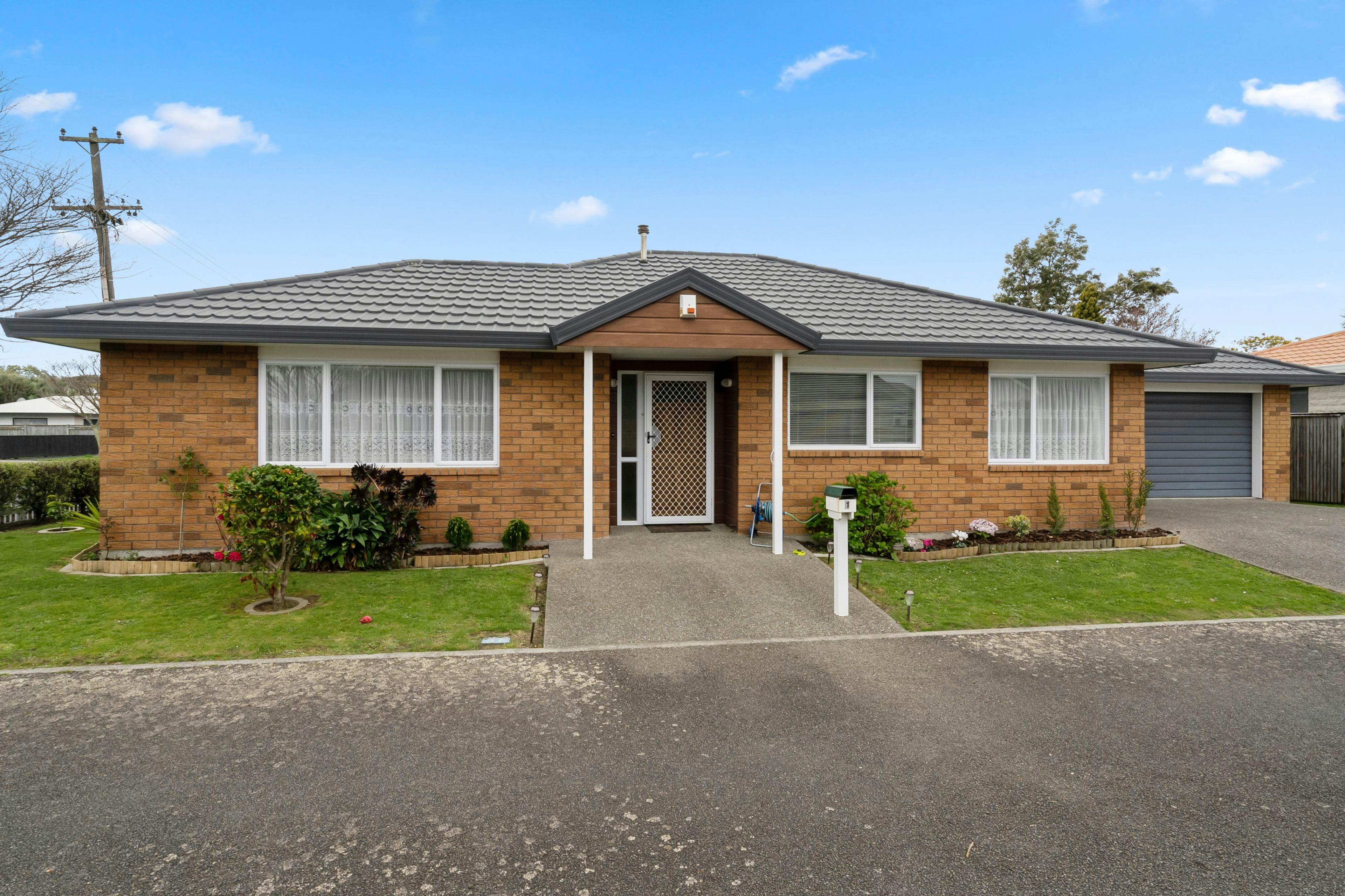 1 Cole Lane, Milson, Palmerston North City, Manawatu | Tall Poppy 