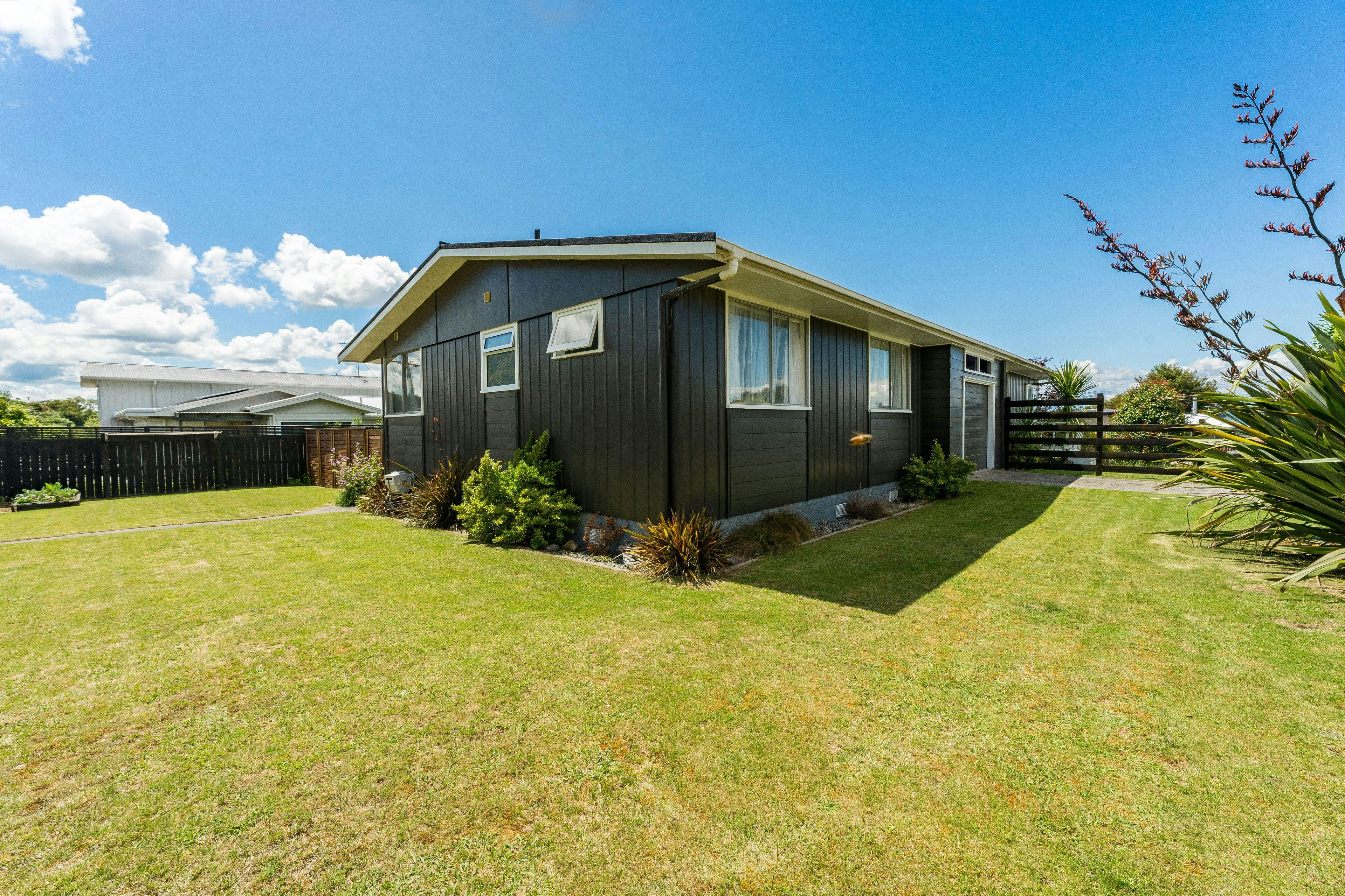 11 Besley Place, Acacia Bay, Taupo, Waikato | Tall Poppy 