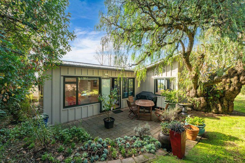 2 Earle Place, Acacia Bay, Taupo