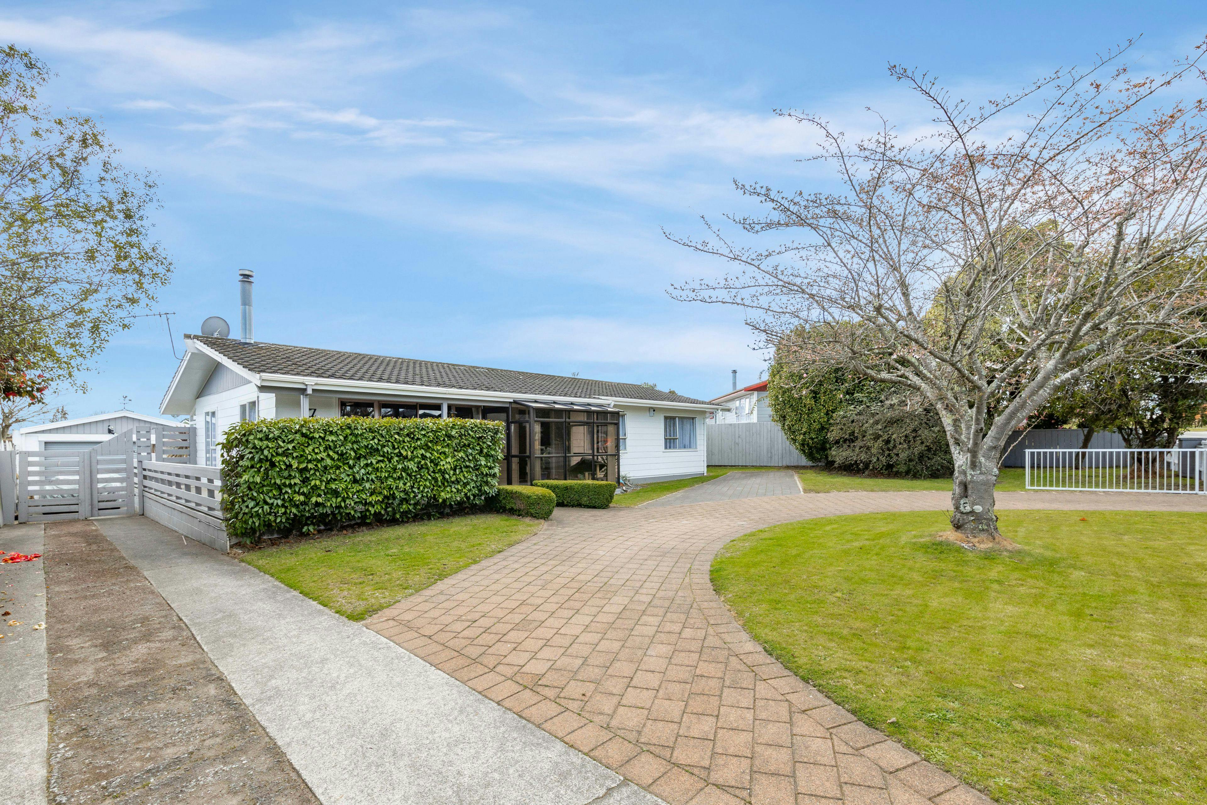 77 Richmond Avenue, Richmond Heights, Taupo, Waikato | Tall Poppy 