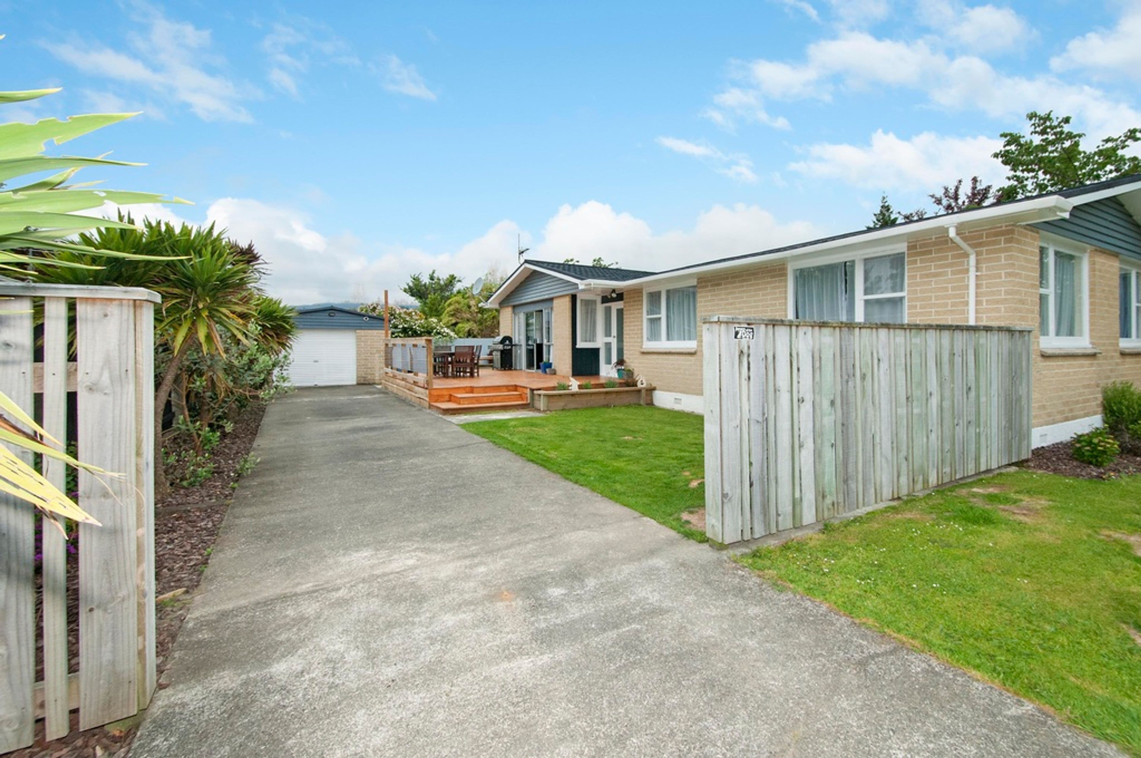 3 Brightwater Crescent, Totara Park, Upper Hutt City, Wellington | Tall Poppy 