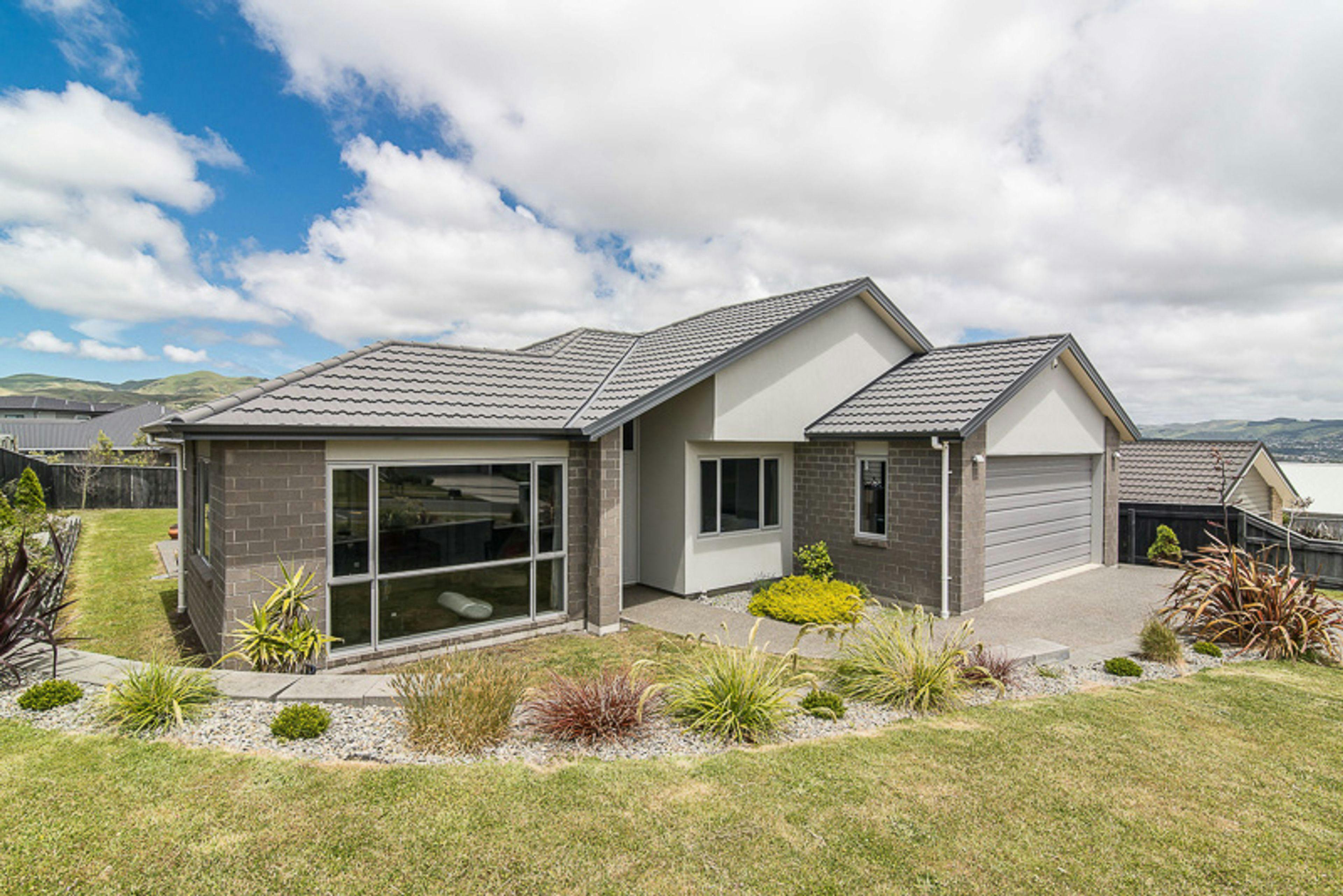 11 Paparoa Crescent, Aotea, Porirua City, Wellington | Tall Poppy 