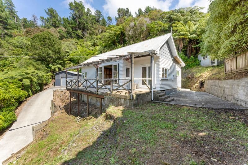 84 Wyndham Road, Pinehaven, Upper Hutt City