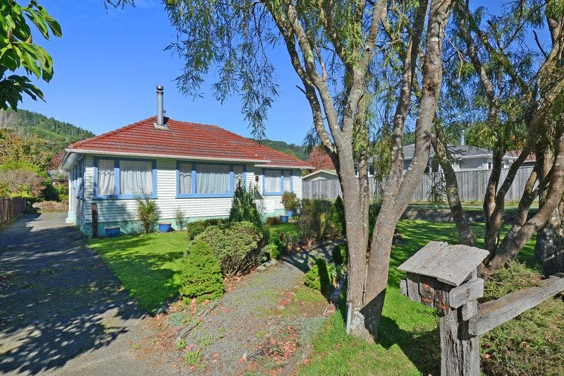 5 Pinehaven Road, Pinehaven, Upper Hutt City