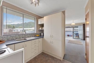 F2/31 Omaha Grove, Totara Park, Upper Hutt City, Wellington | Tall Poppy 