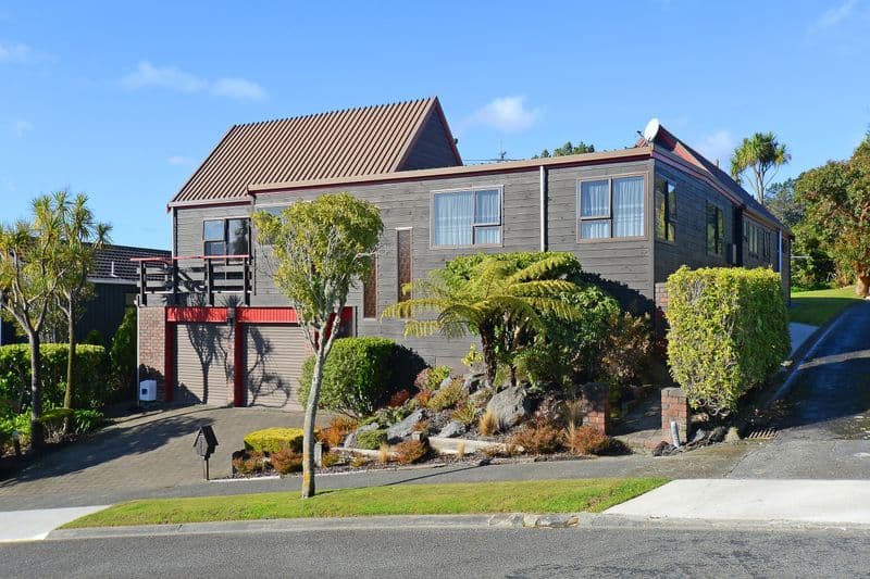 33 Seymour Grove, Kingsley Heights, Upper Hutt City