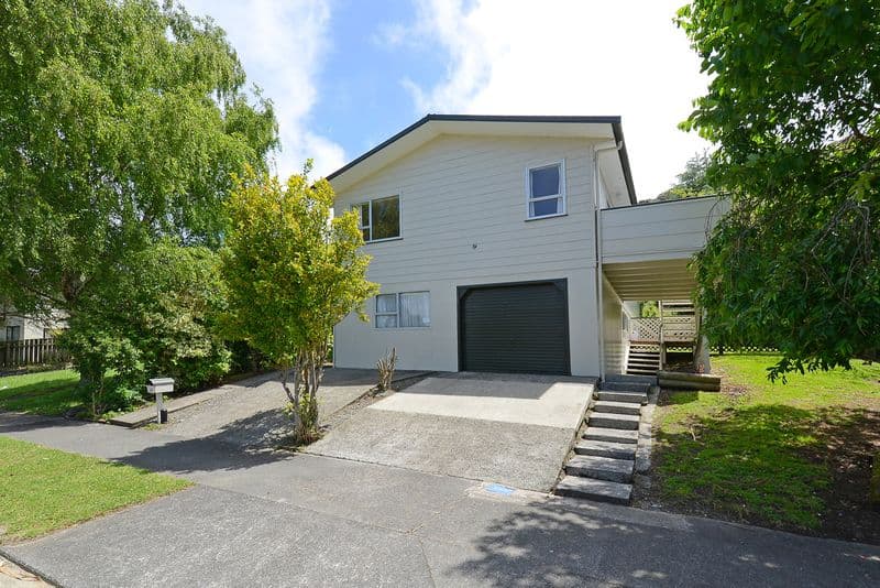 25 Hartford Crescent, Totara Park, Upper Hutt City