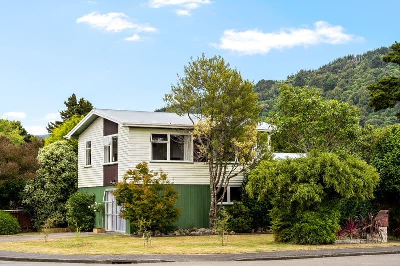 1 Ruapae Grove, Trentham, Upper Hutt City