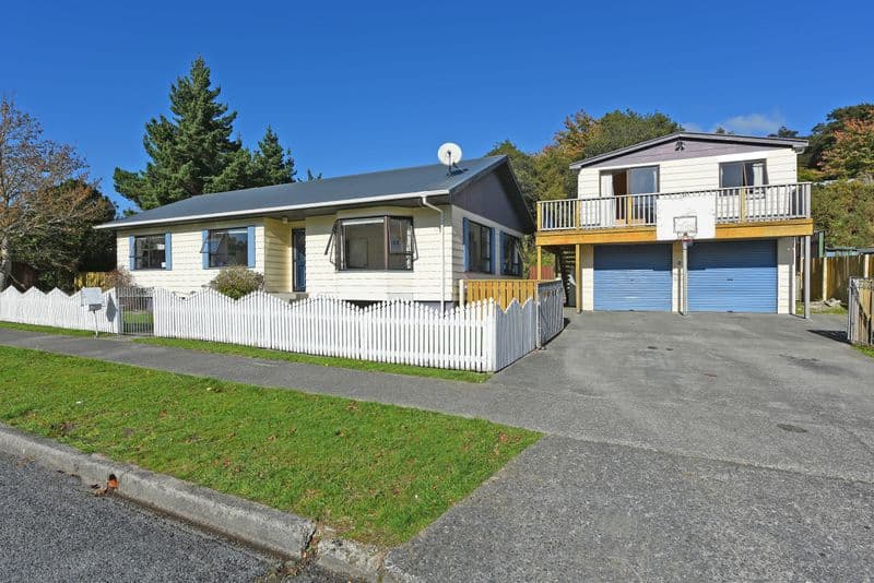 2 Moonstone Grove, Birchville, Upper Hutt City