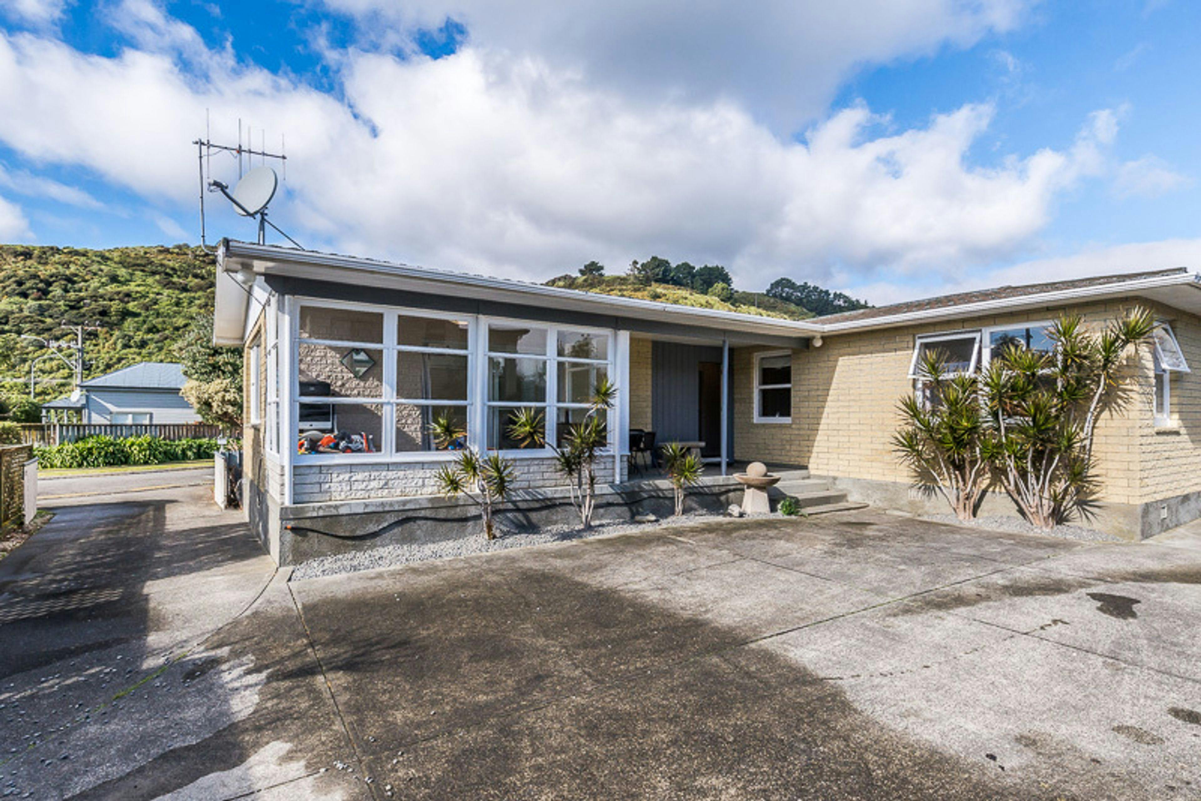 184 Raumati Road, Raumati Beach, Kapiti Coast, Wellington | Tall Poppy 