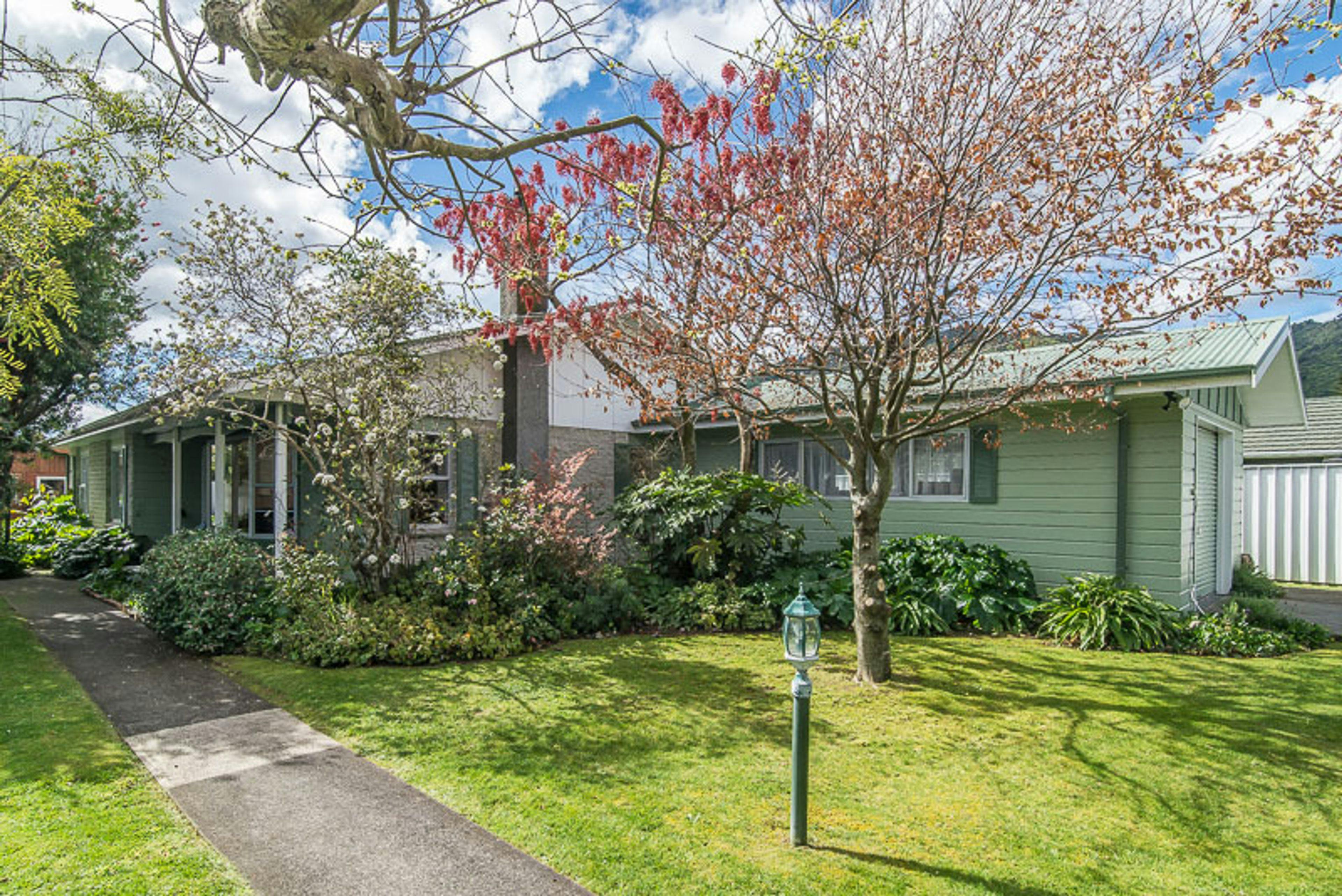 52 Rewarewa Crescent, Waikanae, Kapiti Coast, Wellington | Tall Poppy 