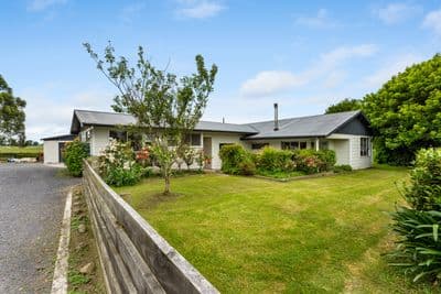 178 Waikawa Beach Road, Manakau, Horowhenua, Manawatu | Tall Poppy 