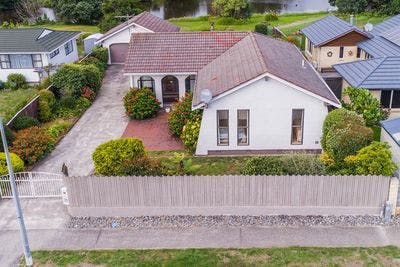 194 Tutere Street, Waikanae Beach, Kapiti Coast, Wellington | Tall Poppy 