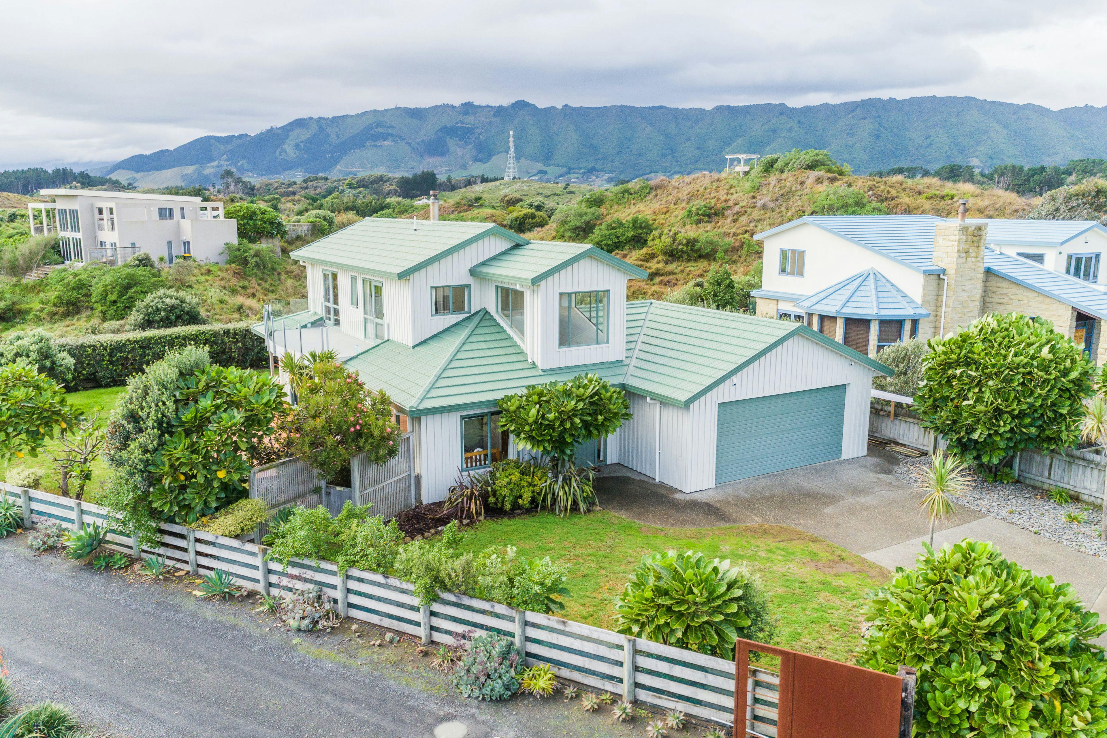 166 Field Way, Waikanae Beach, Kapiti Coast, Wellington | Tall Poppy 