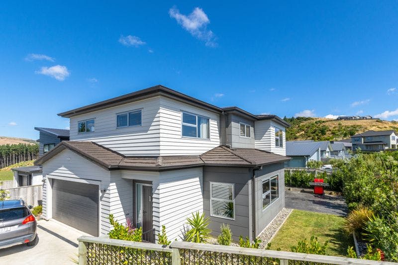 1/90b Endeavour Drive, Whitby, Porirua City