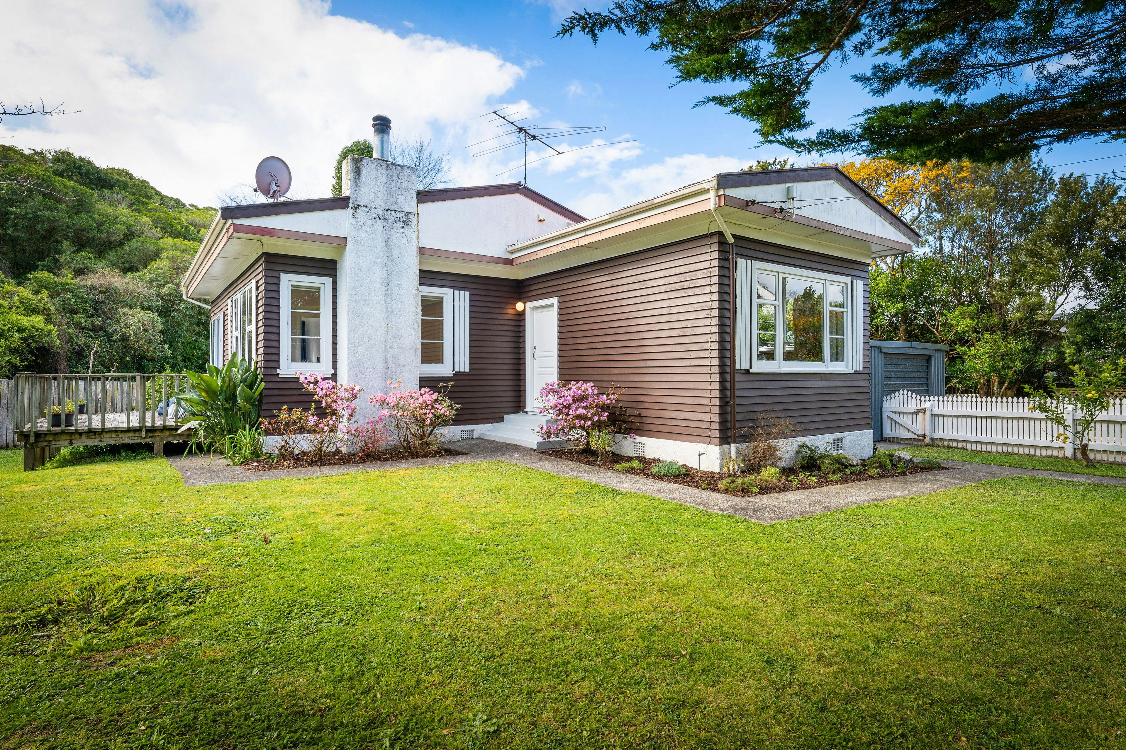 52 The Drive, Tawa, Wellington City, Wellington | Tall Poppy 