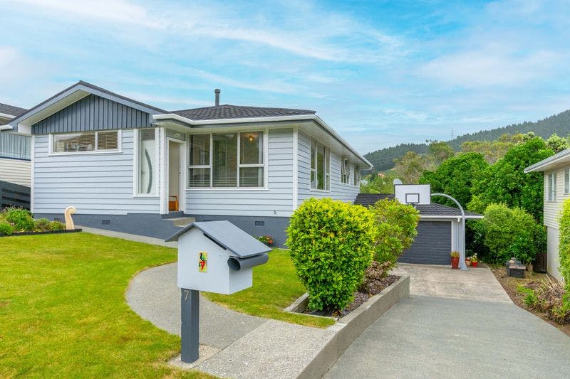 7 Zande Terrace, Tawa, Wellington City